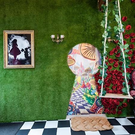 Insolite Alice In Wonderland Gujan-Mestras Exterior foto