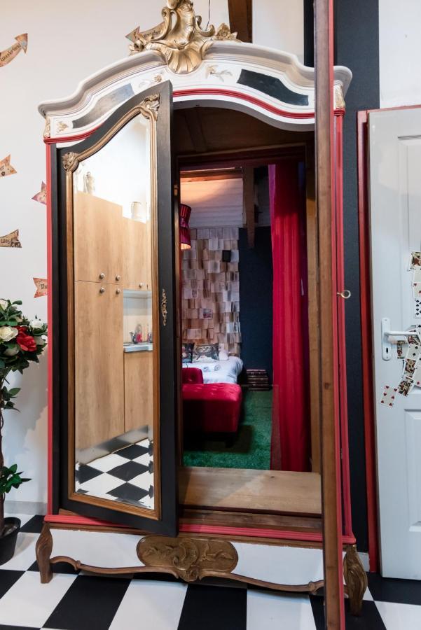 Insolite Alice In Wonderland Gujan-Mestras Exterior foto