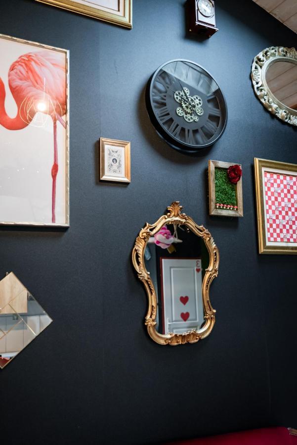 Insolite Alice In Wonderland Gujan-Mestras Exterior foto