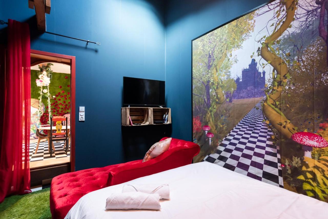 Insolite Alice In Wonderland Gujan-Mestras Exterior foto